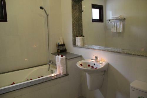 Hotel Gm Doc Let Beach Resort & Spa