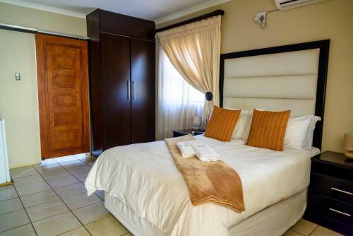 Hostal Hlulani Guest House