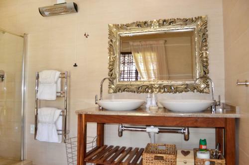 Hostal 96 On Bree Guesthouse