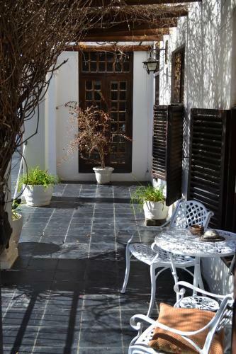 Hostal 96 On Bree Guesthouse
