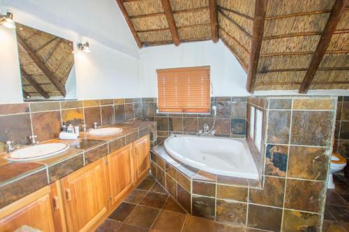 Hoyohoyo Koeltehuis Farm Lodge