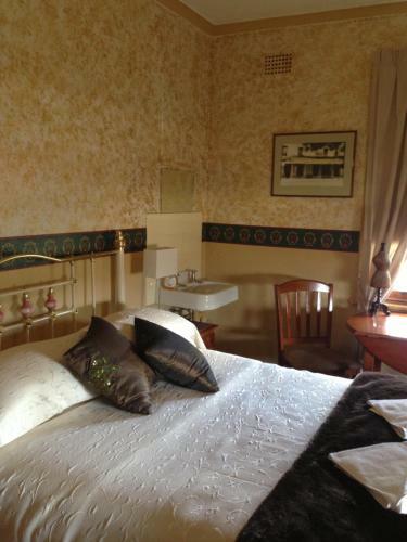 Hostal Walcha Royal Cafe & Accommodation