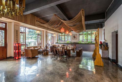 Hostal Floral Hotel � Homy Home Dujiangyan