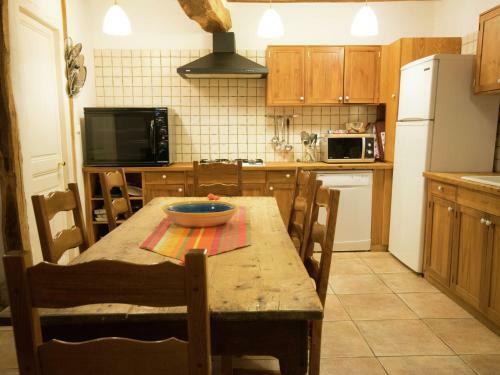 Stunning Holiday Home In Arfons With Swimming Pool