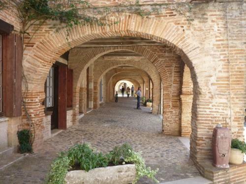 Stunning Holiday Home In Arfons With Swimming Pool