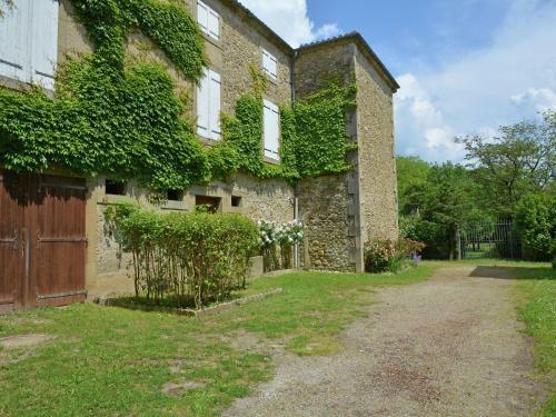Quaint Holiday Home In Chalabre With Swimming Pool
