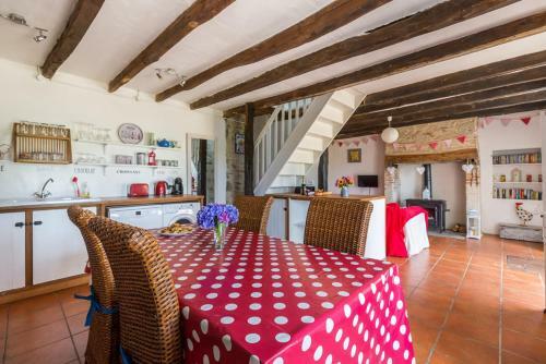 Ladignac-le-long Villa Sleeps 5 Pool Wifi