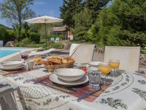 Spacious Villa With Private Pool In Montbrun-des-corbieres