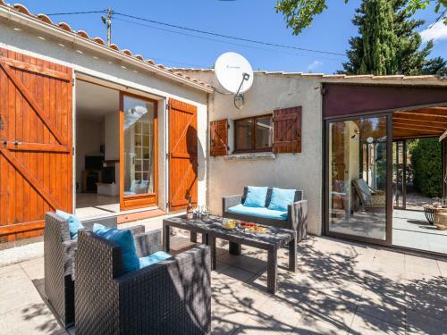 Spacious Villa With Private Pool In Montbrun-des-corbieres