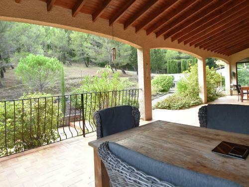 Spacious Villa In Montbrun-des-corbieres With Private Pool