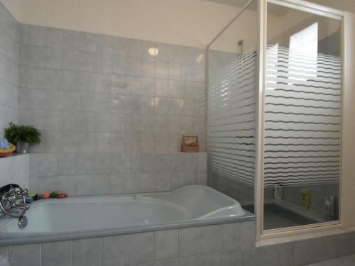 Spacious Villa In Montbrun-des-corbieres With Private Pool