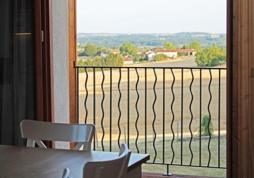 Le Pressoir de Pierre, Manoir de Longeveau