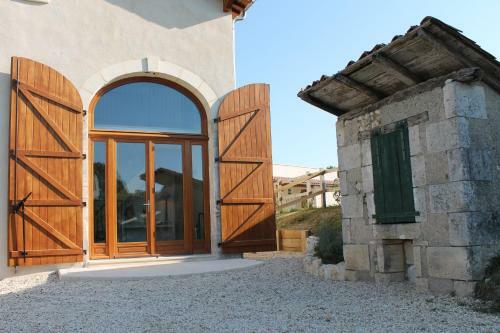 Le Pressoir de Pierre, Manoir de Longeveau