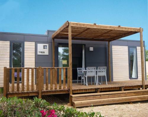 Camping Domaine Du Lac Chambon