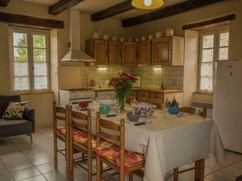 Spacious Holiday Home In Montcabrier With Garden