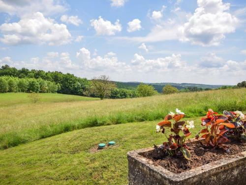 Spacious Holiday Home In Montcabrier With Garden