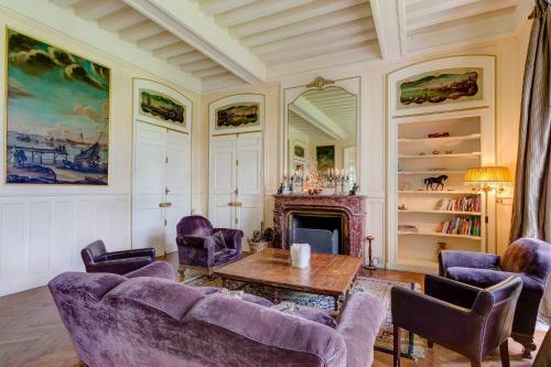 Agroturismo Poubreuil Chateau Sleeps 35 Pool