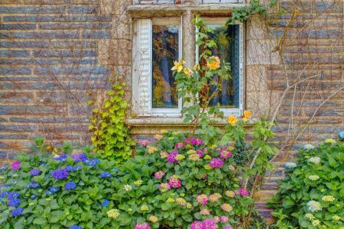 Agroturismo Poubreuil Chateau Sleeps 35 Pool