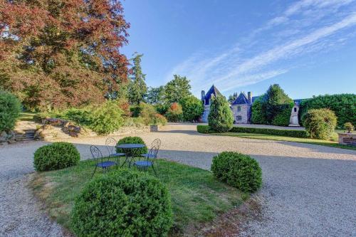 Agroturismo Poubreuil Chateau Sleeps 35 Pool