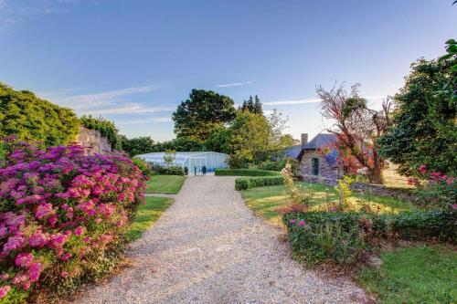 Agroturismo Poubreuil Chateau Sleeps 35 Pool