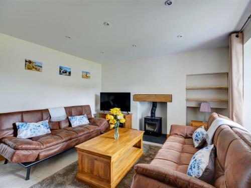 Modern Holiday Home In Camborne With Garden