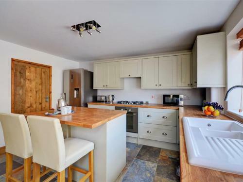 Modern Holiday Home In Camborne With Garden