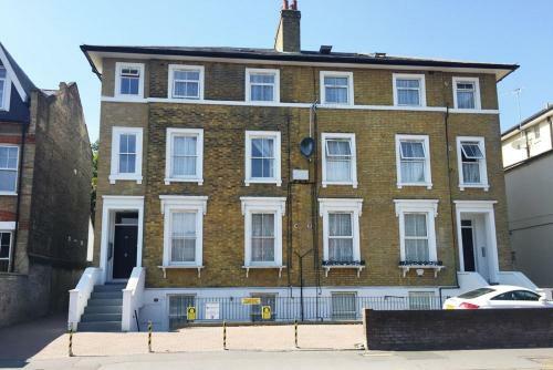 Wellesley Road Apartments