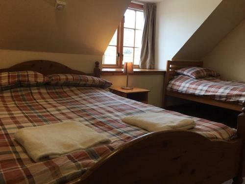 Inchnadamph Lodge Hostel/b&b