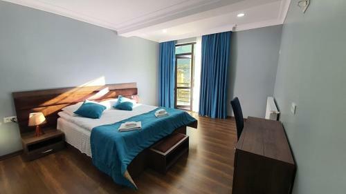 Hostal Mestia 4 Season