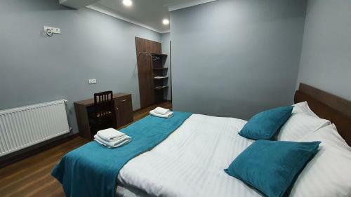 Hostal Mestia 4 Season