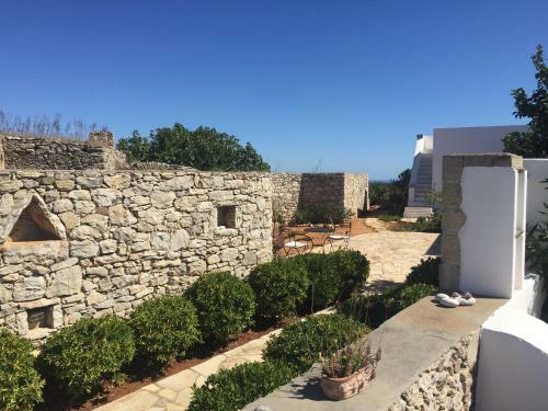 Hostal Villa Lemonia - Guest House