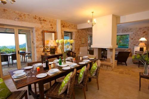 Fanies Villa Sleeps 8 Pool Air Con Wifi