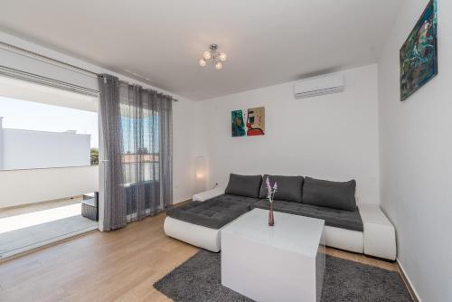 Apartamento Andy 2 Modern & Centrally Ap With A Pool