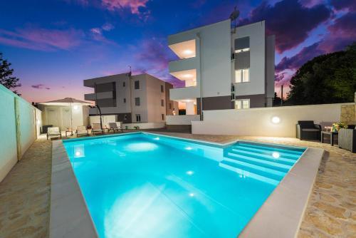Apartamento Andy 2 Modern & Centrally Ap With A Pool