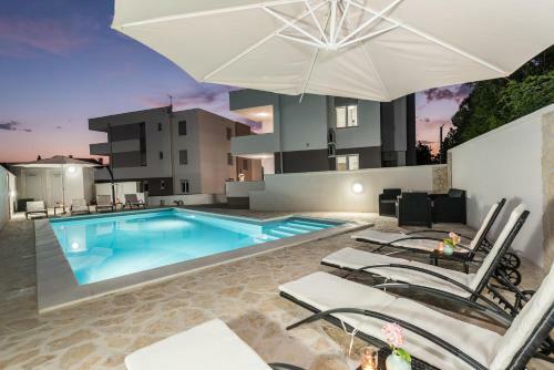 Apartamento Andy 2 Modern & Centrally Ap With A Pool