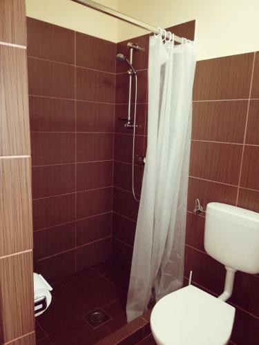 Hostal Airport K�roly Centr�l 75