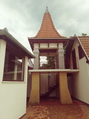 Hostal Airport K�roly Centr�l 75