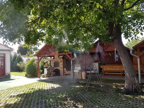 Hostal Holl�k?i Vend�gh�z