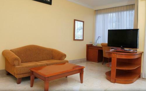 Hotel Resor Tuban Tropis