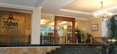 Hotel Resor Tuban Tropis