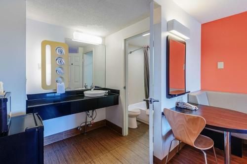 Motel 6 Martinsburg