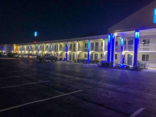 Motel 6 Martinsburg