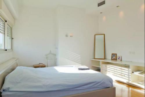 Apartamento The Rothschild Elegant Rooftop