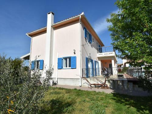 Beautiful Villa With Private Pool In Beaufort