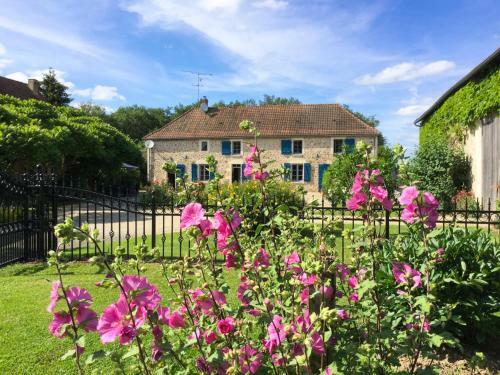 Nalliers Villa Sleeps 8 Pool Wifi