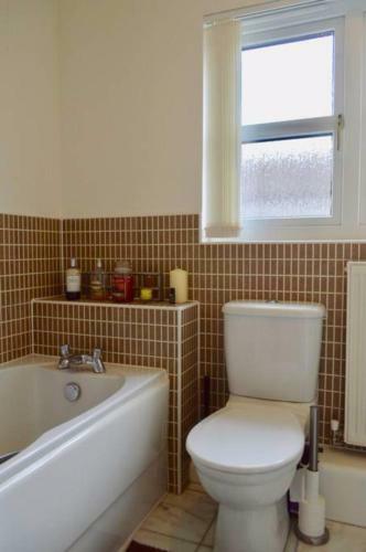 Apartamento 3 Bedroom House With Parking Sleeps 5