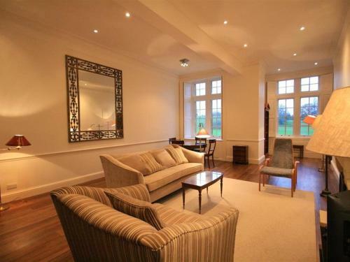 17 Sherborne House, Burford