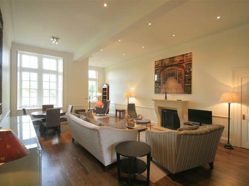 17 Sherborne House, Burford