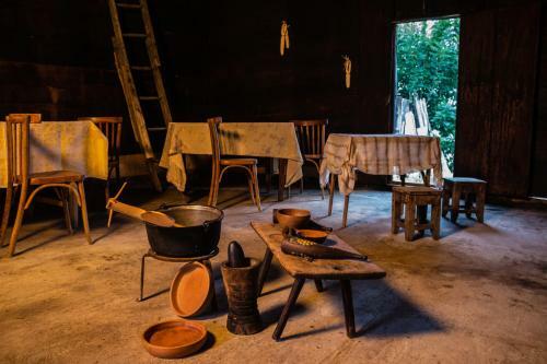 Albergue Kinchkha Wood House