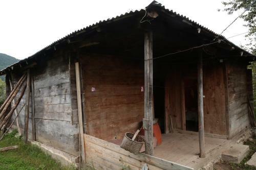 Albergue Kinchkha Wood House